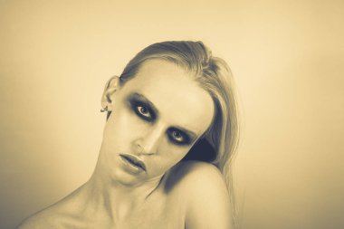 Makyaj yeşil gölgeler ile