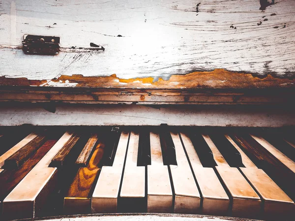 Keys of the old piano — Stock Photo, Image