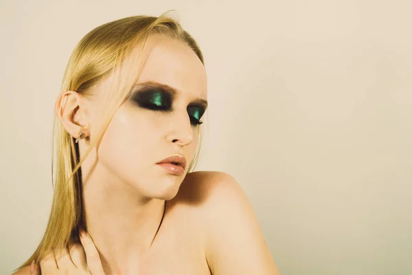 Makeup with green shadows — Stock Photo, Image