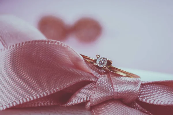 Engagement ring close-up — Stock Photo, Image