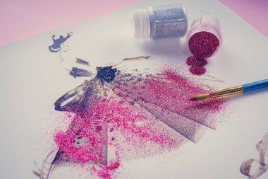 pembe arka plan üzerinde moda illüstrasyonlar