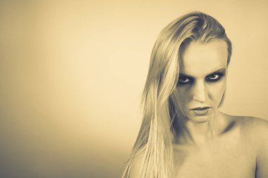 Makyaj yeşil gölgeler ile