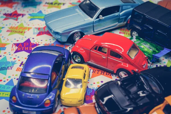 Spielzeugautos Geburtstagsgeschenk — Stockfoto