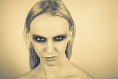 Makyaj yeşil gölgeler ile