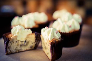 Taze kahve ve kekler