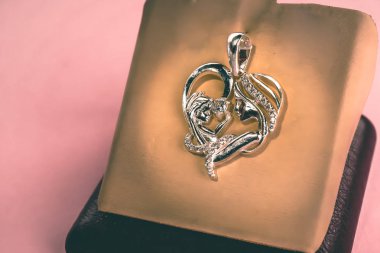 Taşlı güzel kolye