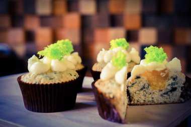 Taze kahve ve kekler