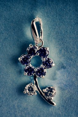 Taşlar ile güzel takı