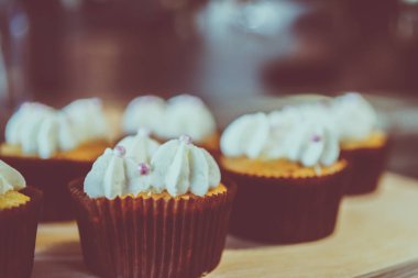 Taze kahve ve kekler