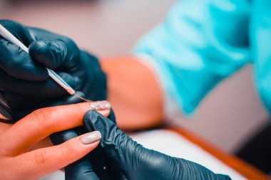 yordamlar için çivi kaplıca