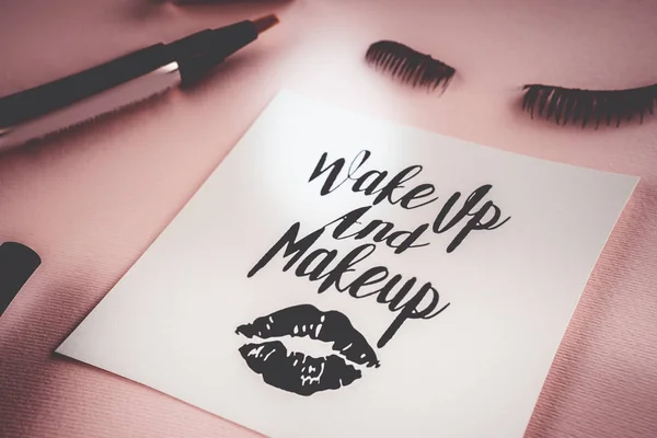 Make-up tools op een roze achtergrond — Stockfoto