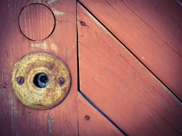 Vergrendelen op de oude deur — Stockfoto