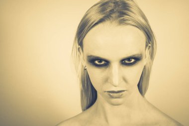 Makyaj yeşil gölgeler ile