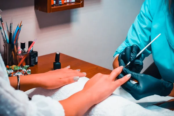 yordamlar için çivi kaplıca