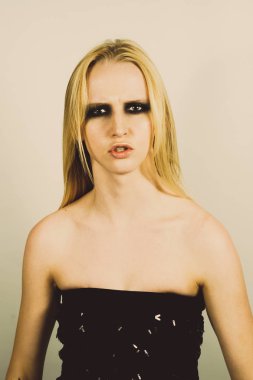 Makyaj yeşil gölgeler ile