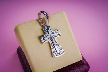 çapraz ortodoks gümüş, yakın