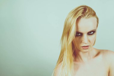 Makyaj yeşil gölgeler ile