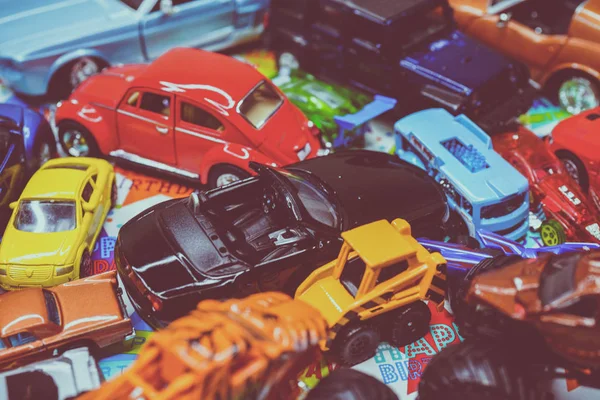 Hračky auta narozeninový dárek — Stock fotografie