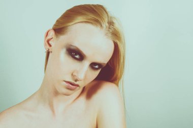 Makyaj yeşil gölgeler ile