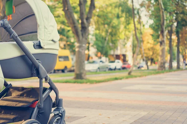 Groene Wandelwagen Voor Een Wandeling — Stockfoto