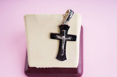 çapraz ortodoks gümüş, yakın