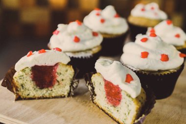 Taze kahve ve kekler