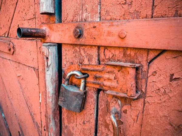 Verrouillez sur l'ancienne porte — Photo