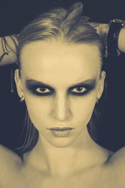 Makyaj yeşil gölgeler ile