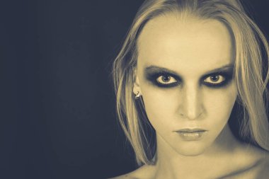 Makyaj yeşil gölgeler ile