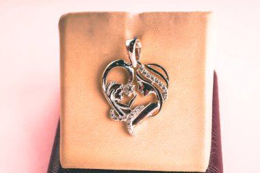 Taşlı güzel kolye