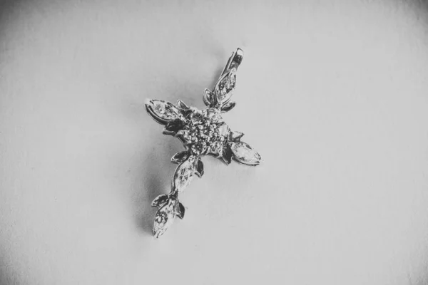 美しい銀のペンダントクローズアップ — ストック写真