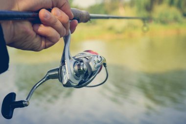 erkek el iplik tutar