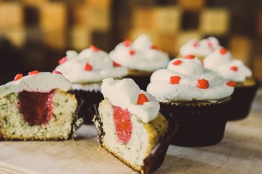 Taze kahve ve kekler