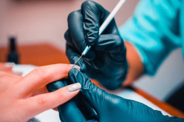 yordamlar için çivi kaplıca