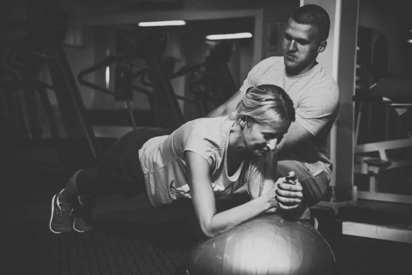 Entrenamiento Personal Gimnasio — Foto de Stock