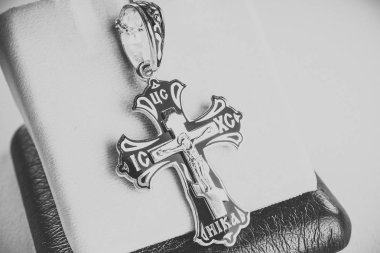 çapraz ortodoks gümüş, yakın