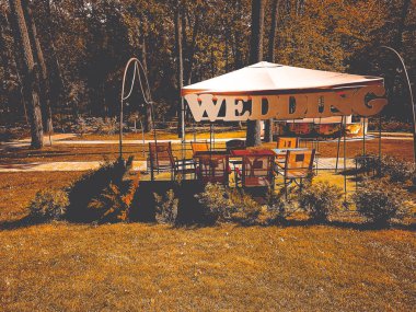 bir Arbor üzerinde yazıt düğün