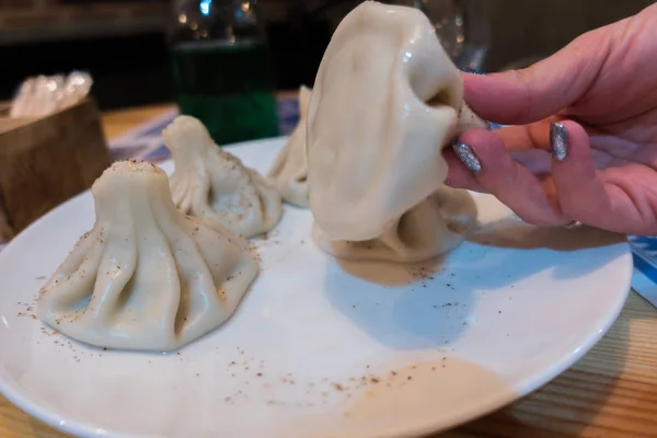 맛있는 신선한 육즙이 힌칼리 — 스톡 사진