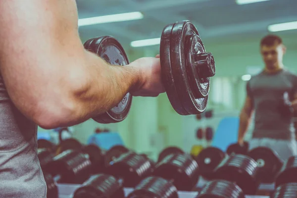 Bodybuilder Στο Γυμναστήριο — Φωτογραφία Αρχείου