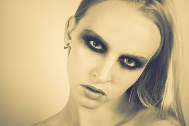 Makyaj yeşil gölgeler ile