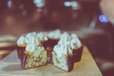 Taze kahve ve kekler