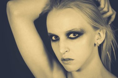 Makyaj yeşil gölgeler ile