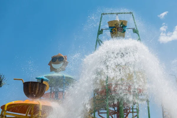 Parc aquatique pour enfants. Glissières d'eau pour enfants — Photo