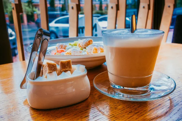Morgon kaffe i caféet — Stockfoto