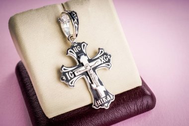 çapraz ortodoks gümüş, yakın