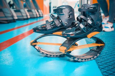 kangoo botları yakından atlar