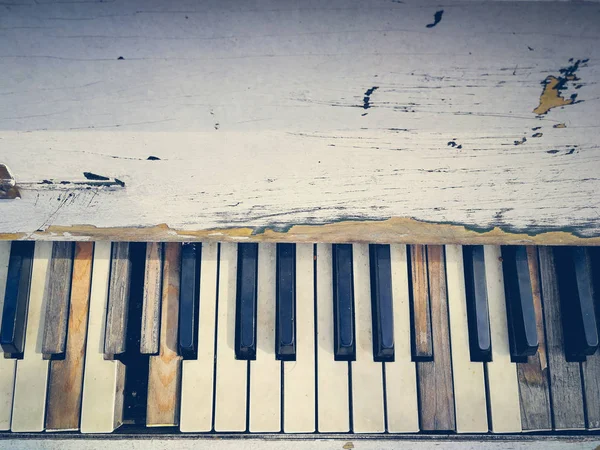 오래 된 피아노의 키 — 스톡 사진