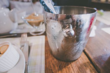 Bir tabak içinde domates çorbası