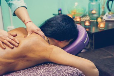 Spa'da masaj tedavisi