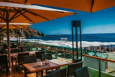 Denize bakan güzel teras